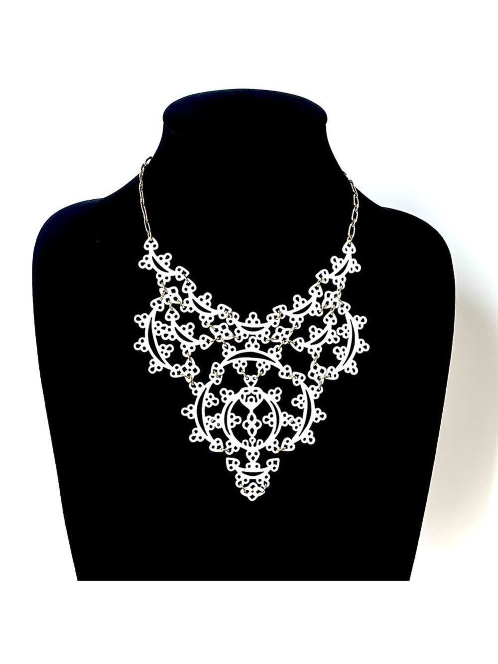 JESSICA SIMPSON White Cutout Plate Bib Necklace NWT - Picture 5 of 7